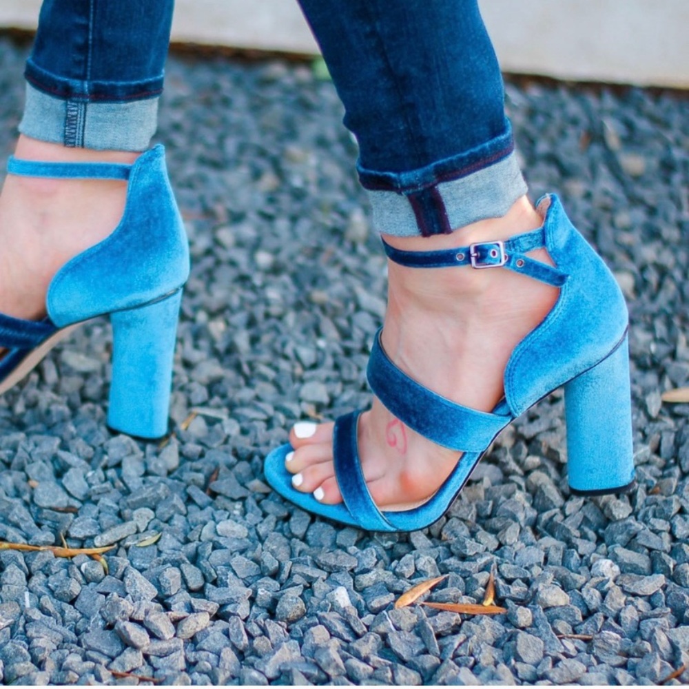 NWT Vince Camuto Velvet Sandals